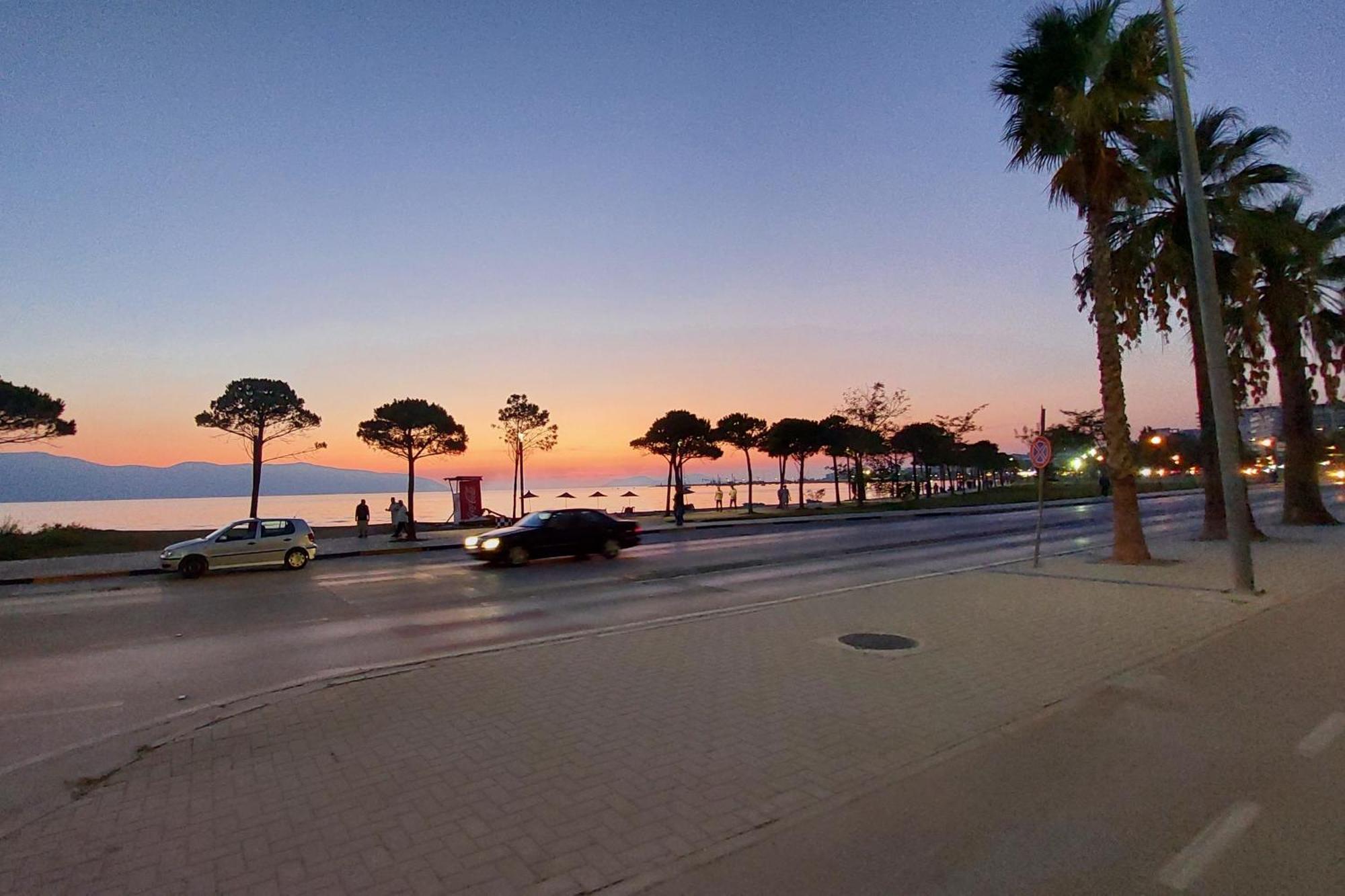 Jon Lägenhet Vlorë Exteriör bild